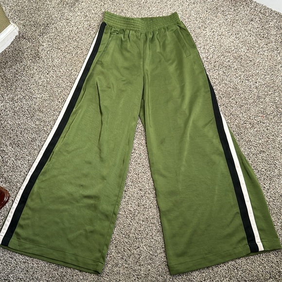 Lost INK olive green wide leg satin pants size small - Picture 4 of 9